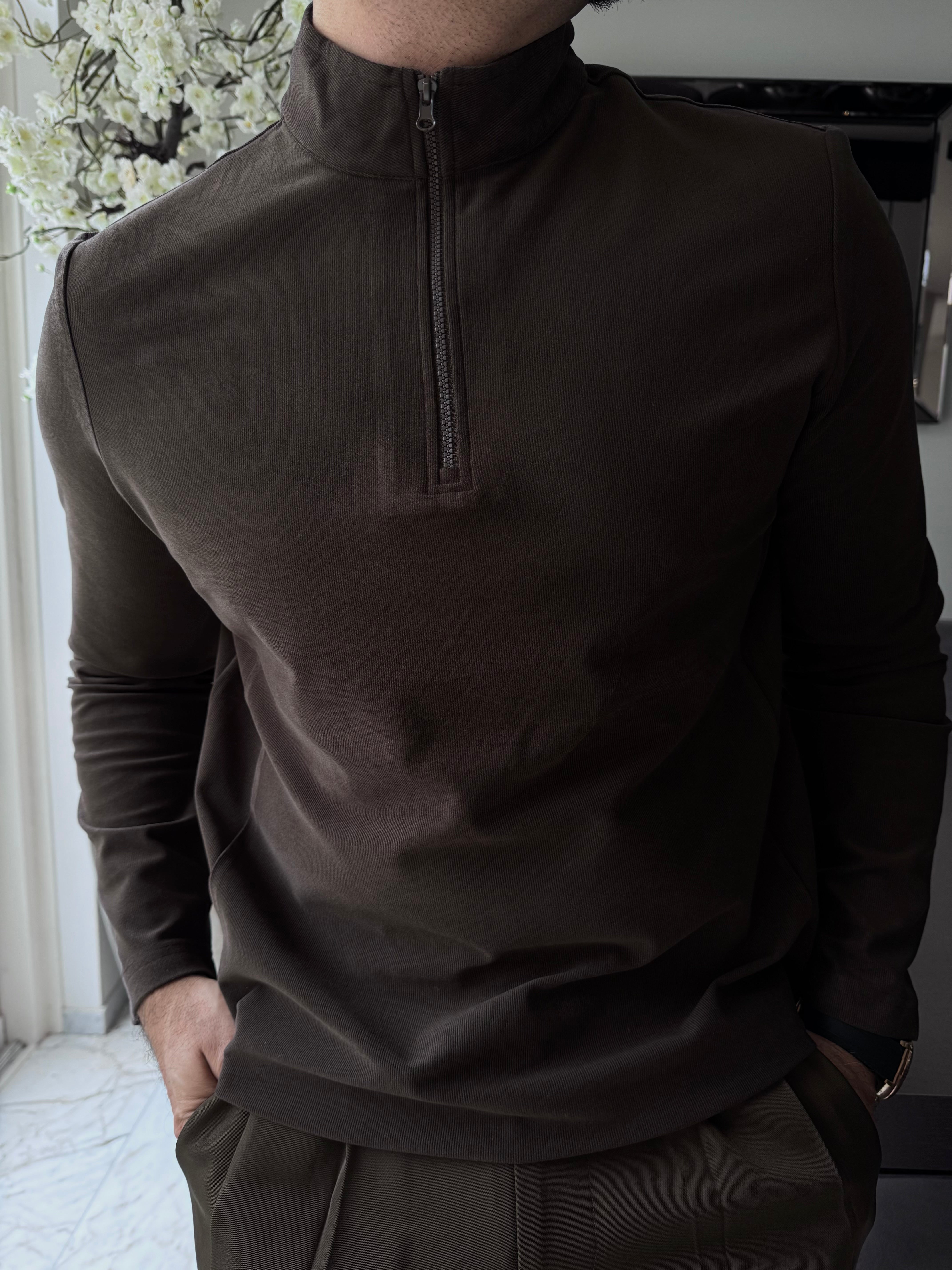 the aron zipped pull espresso