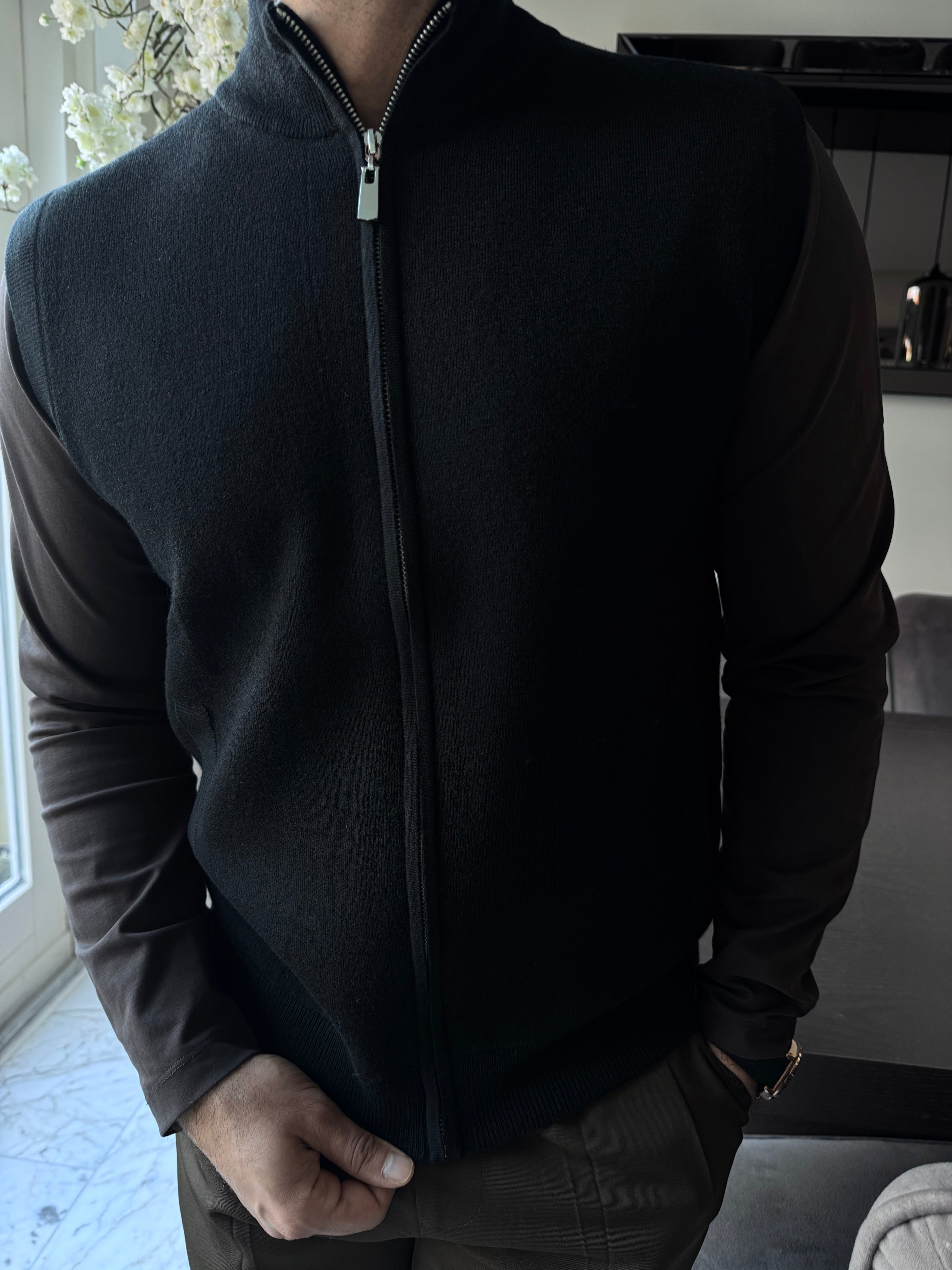 the rizzo vest black