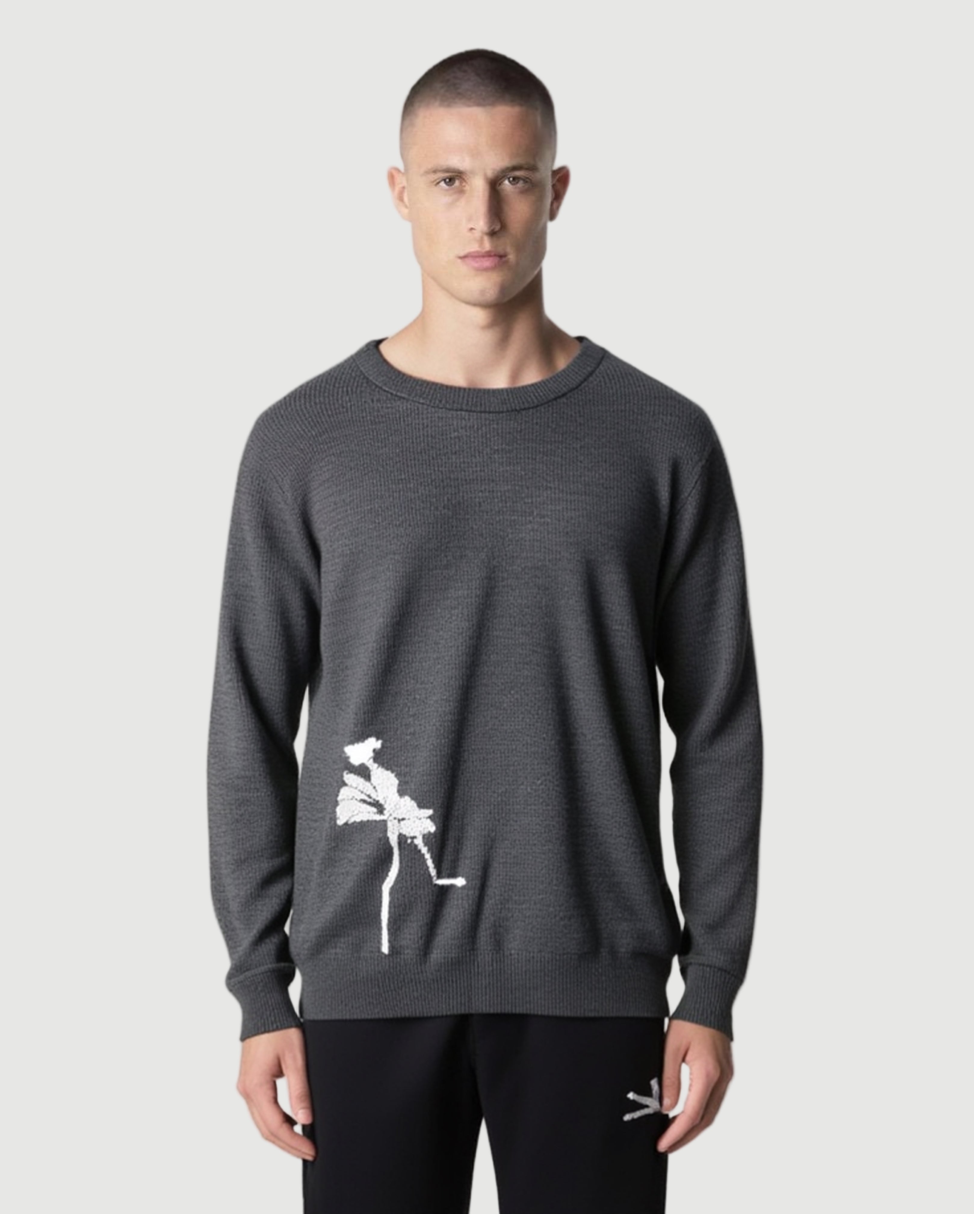 Flower embroidered crew grey