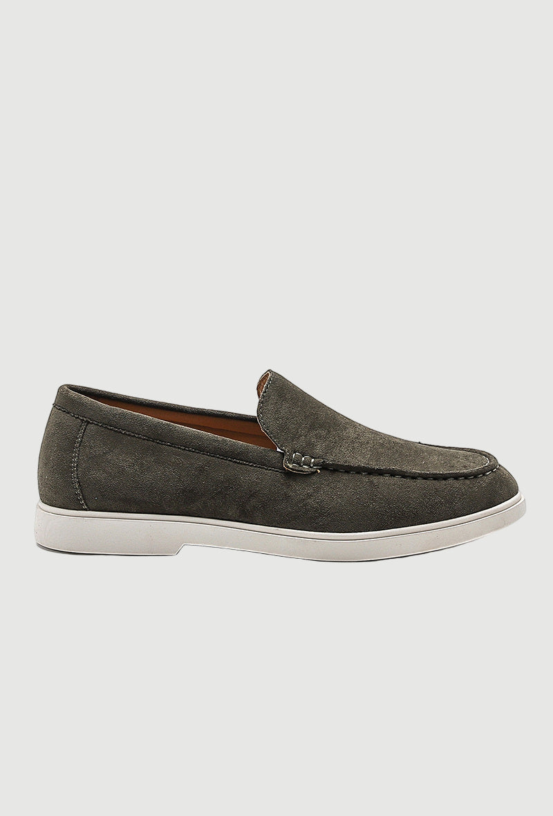 The Pavio loafer olive