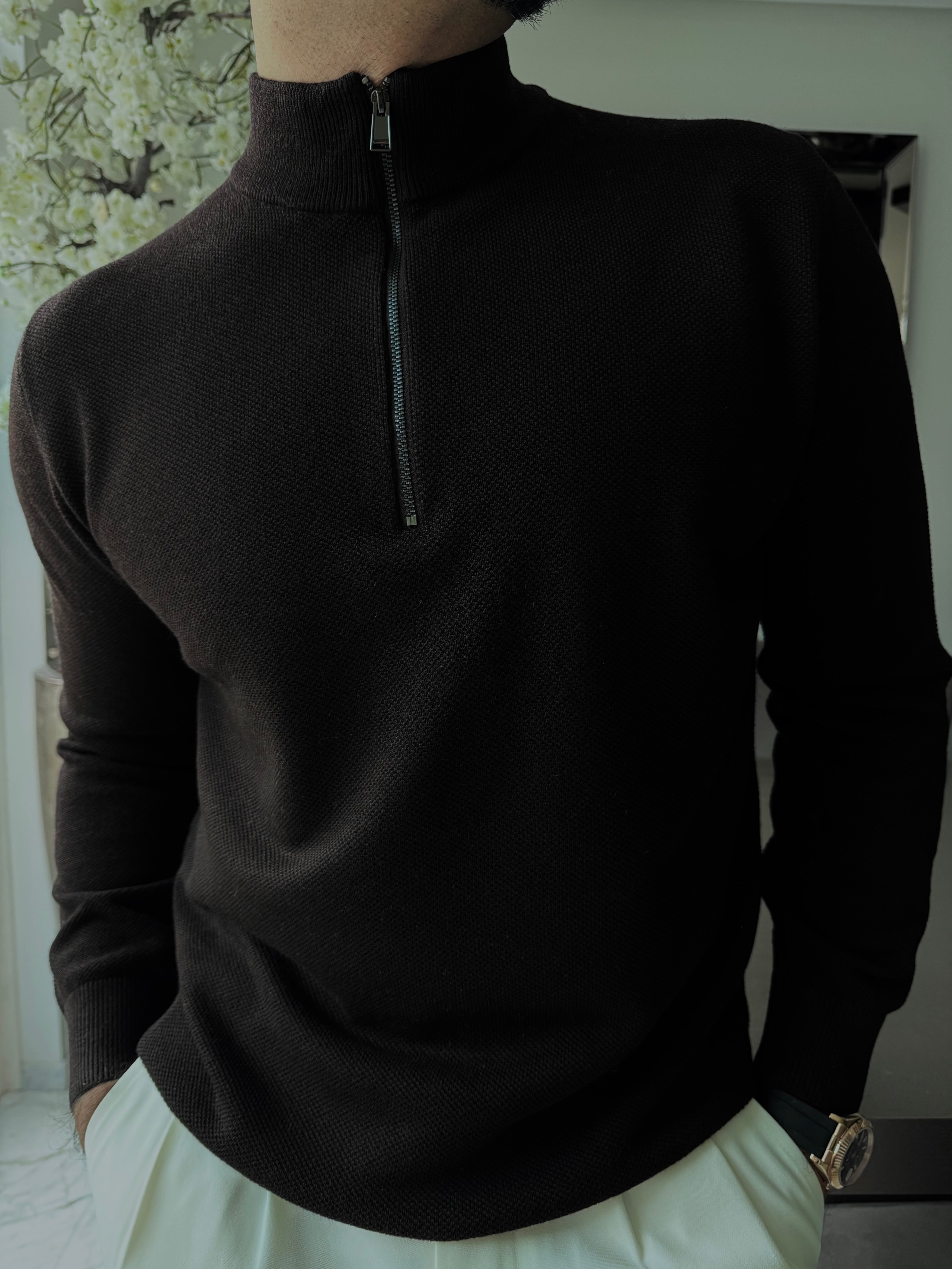 the cameo zipped black