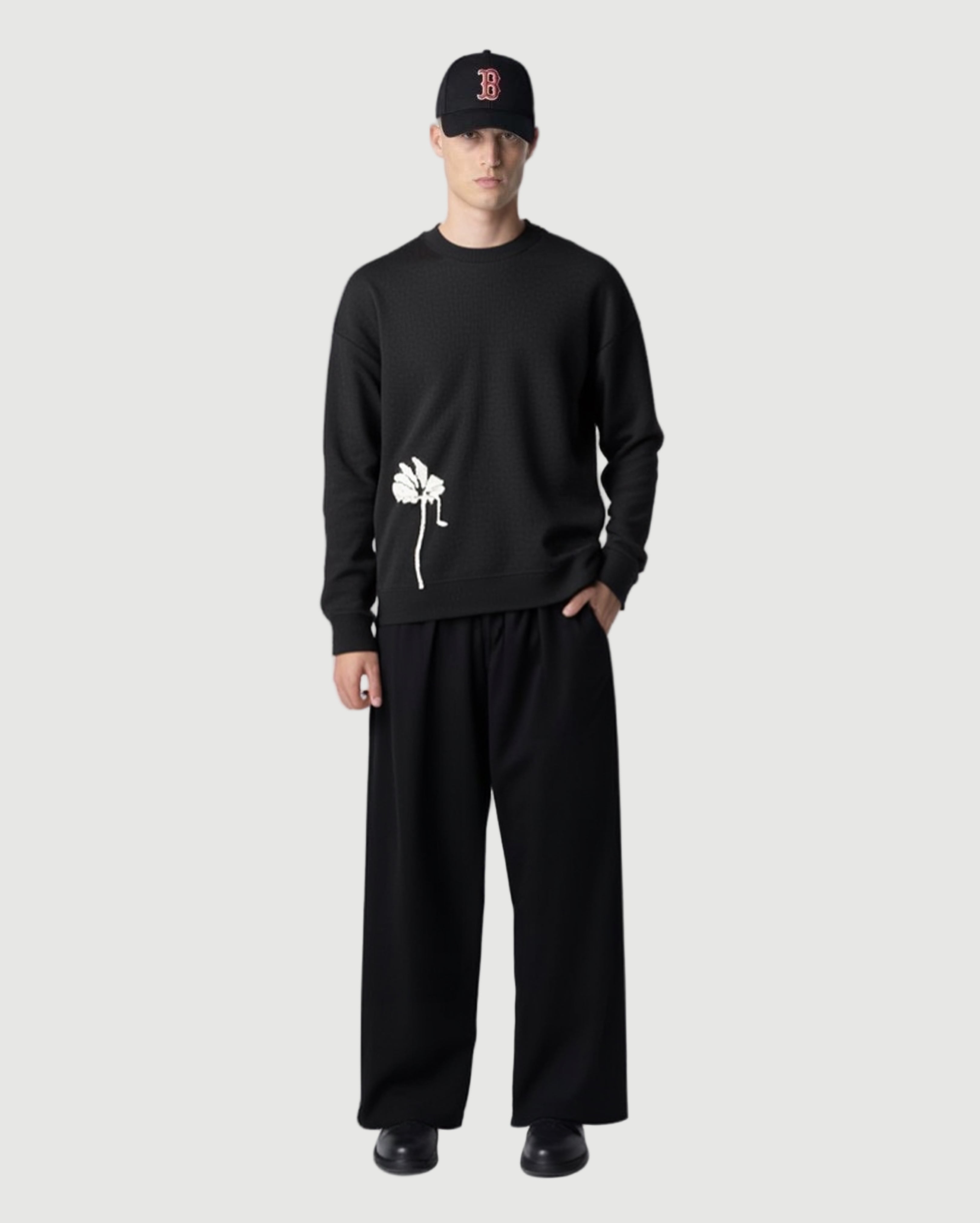 Flower embroidered crewneck black