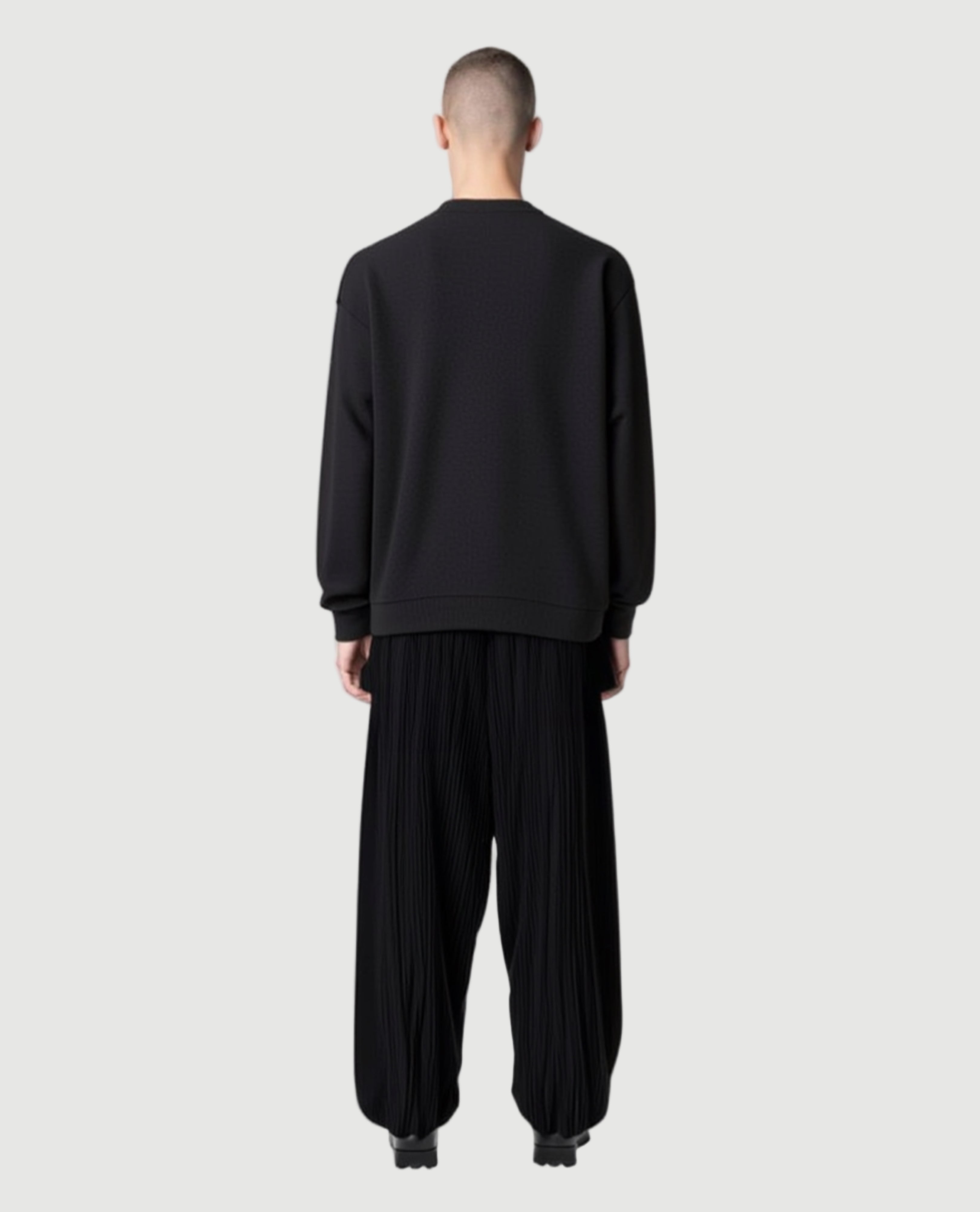 Flower embroidered crewneck black