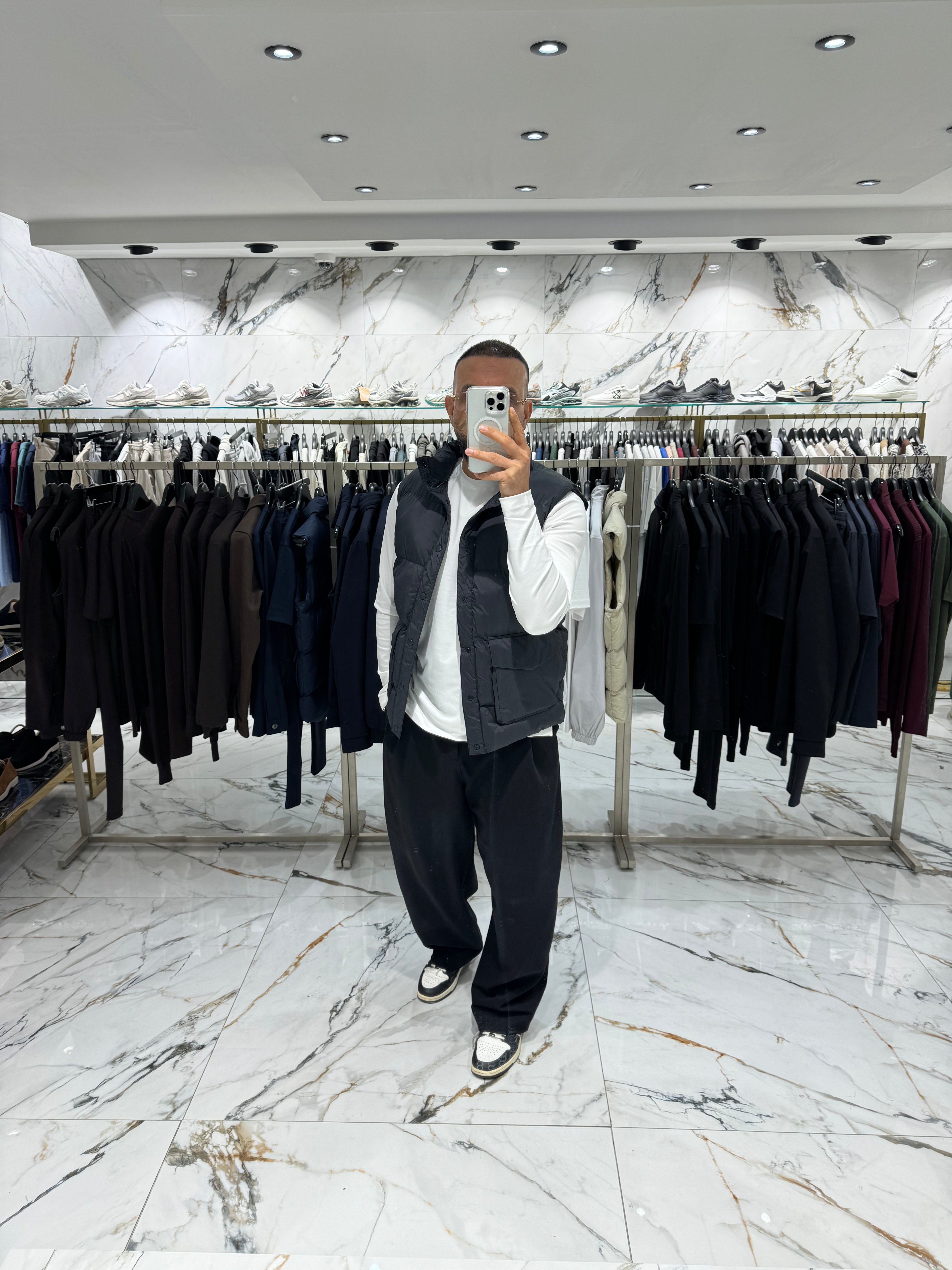 The Sovereign Gilet Black