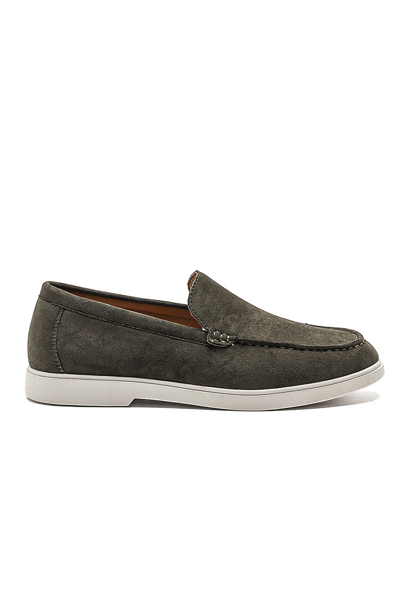 The Pavio loafer olive
