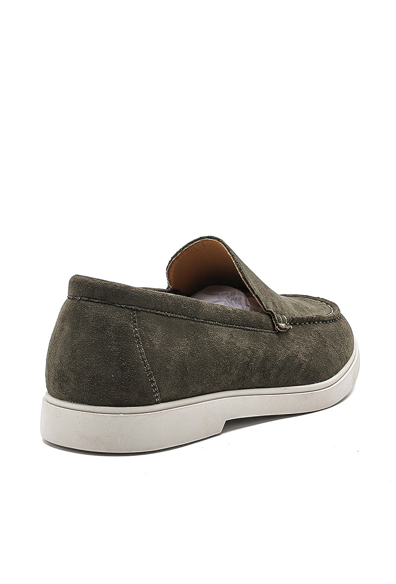 The Pavio loafer olive